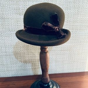 🌟HP🌟VTG 1990s Brown Wool Satin Side Bow Bowler Hat by Liz Claiborne